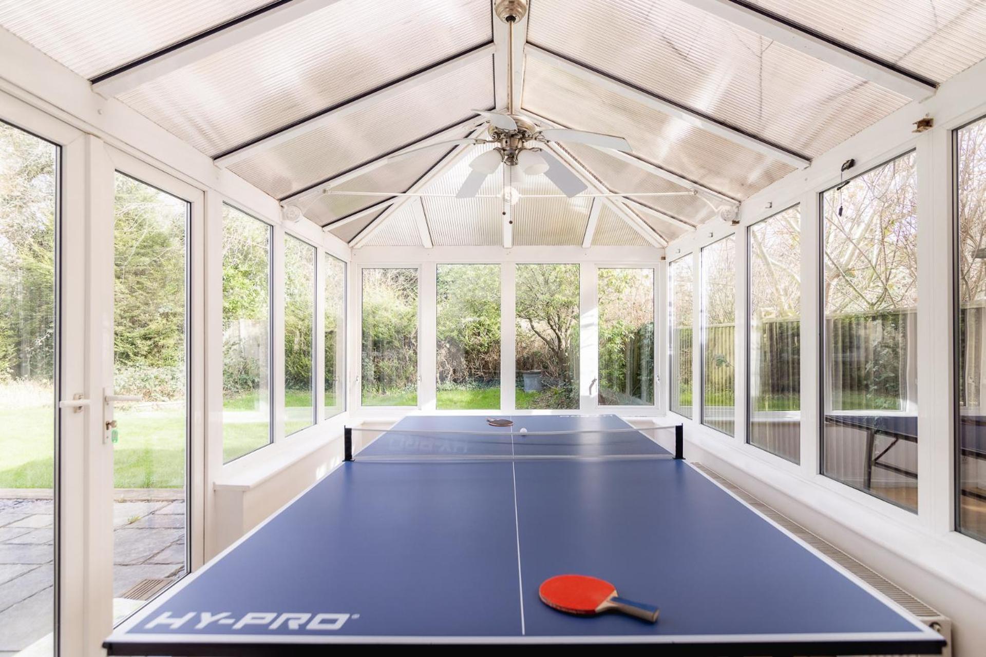 Ping-Pong Paradise Crawley (West Sussex) Exterior foto