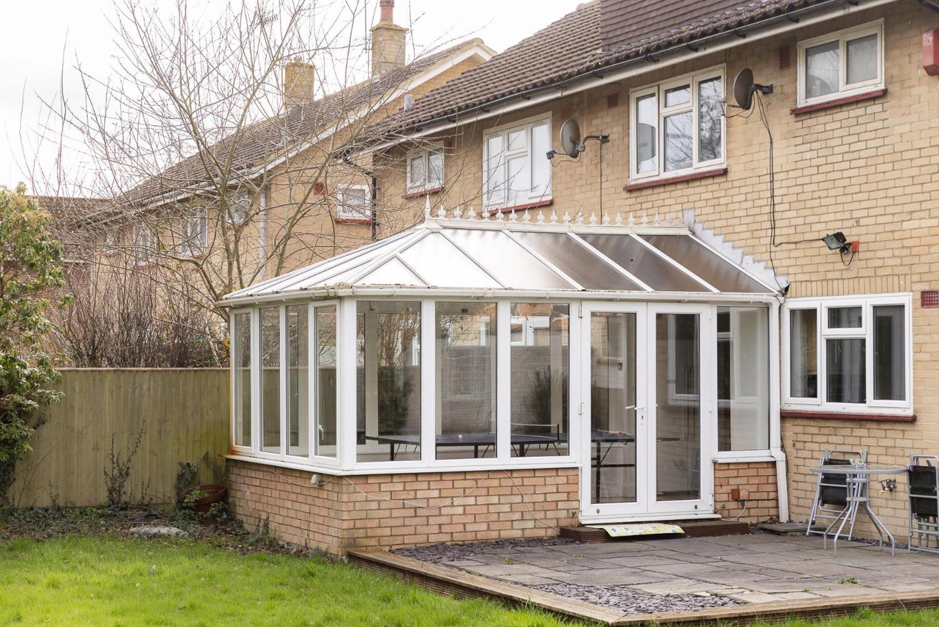 Ping-Pong Paradise Crawley (West Sussex) Exterior foto