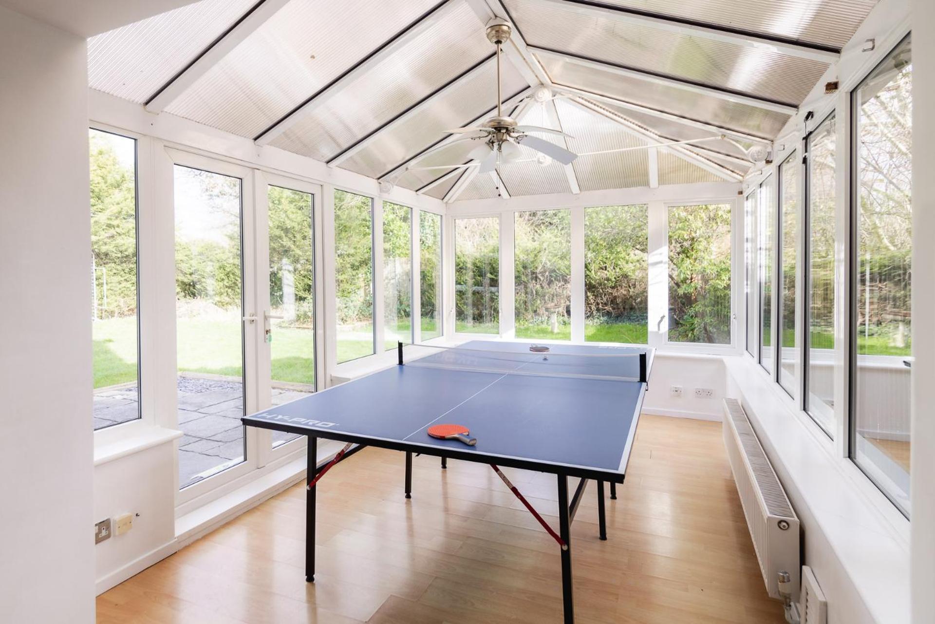 Ping-Pong Paradise Crawley (West Sussex) Exterior foto