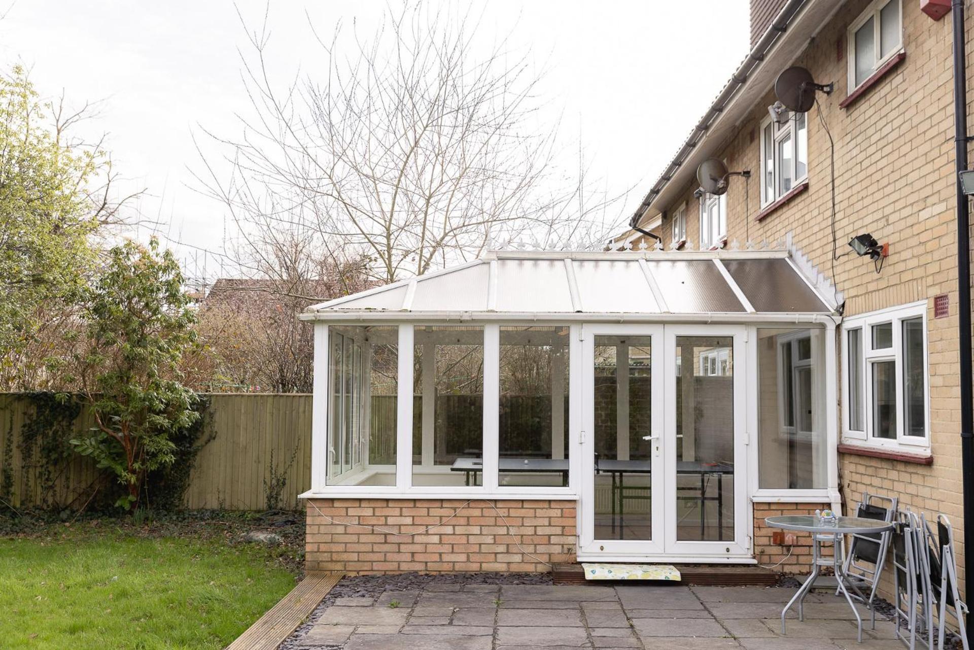 Ping-Pong Paradise Crawley (West Sussex) Exterior foto